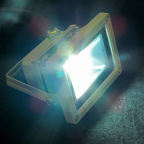 Светодиодный прожектор (лампа)