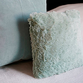 Декоративная подушка с мягким ворсом