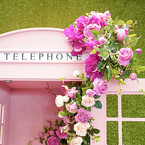 Фотозона Pink Phone Box