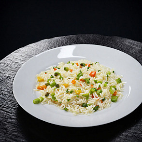 Комплексный обед с куриным шашлыком и рисом с овощами 