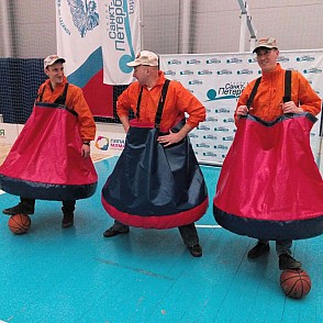 Футбол в Колокольчиках (в юбках)