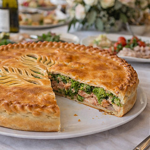 Пирог с горбушей и брокколи