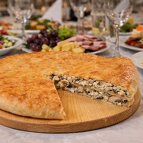 Пирог с курицей, сыром и грибами