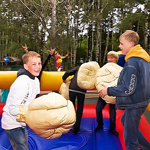 Стенка на стенку